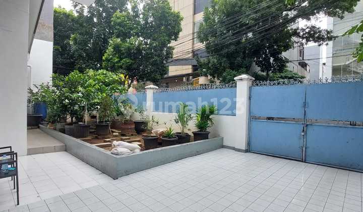 Dijual Rumah Luas dan Asri Tanjung Duren Barat