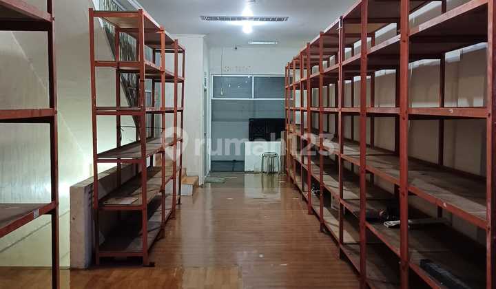 For Quick Sale: 1 Strategic 4-Story Shop House on Mangga Dua Main Road, Jakarta 2