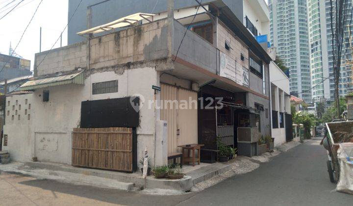 Rumah Tua Di Hook Kawasan Perkantoran dan Kos Di Setiabudi 1