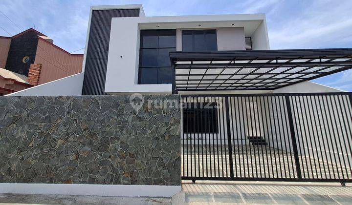 Dijual rumah bangunan dua lantai siap huni di Kediri  1