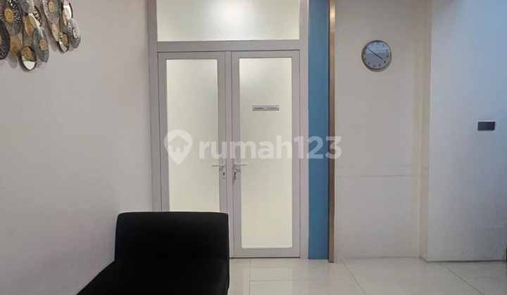 Ruang Usaha Jl Raya Pakubuwono Lt 2 dan 3 dalam Clinic Kecantikan