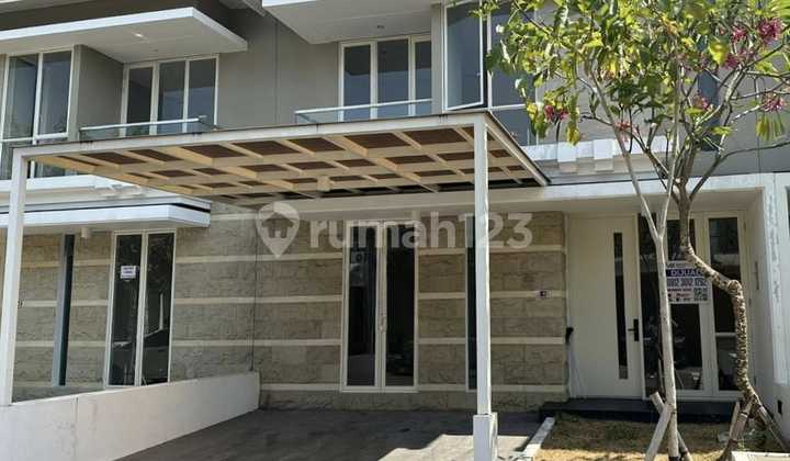 New Spacious Ready-to-Occupy House at Citraland The Greenlake Surabaya with Freehold Title...