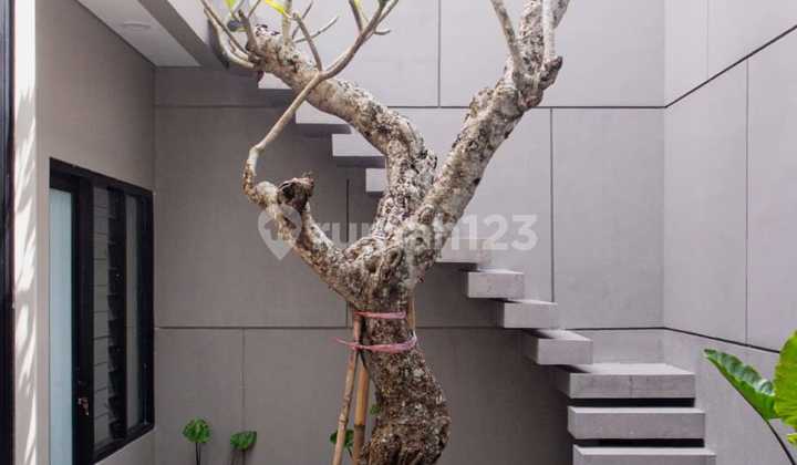 Dijual Rumah Modern Tropical High Spec Kawasan Ramai Dekat Darmo. Dijual Rumah Modern Tropical High Spec Kawasan Ramai Dekat Darmo.