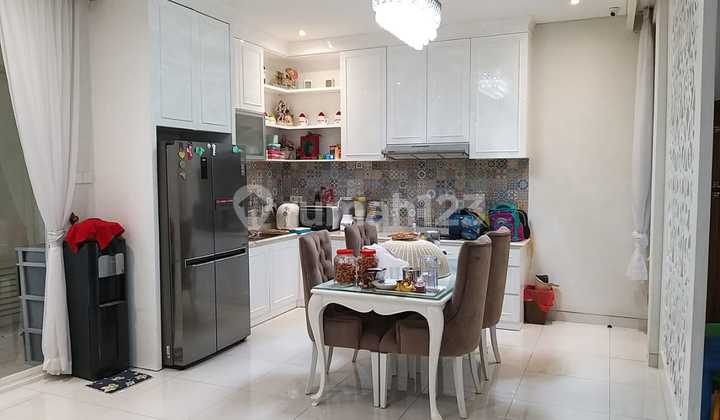 Dijual Rumah Mewah Furnish Grand Pakuwon Strategis Surabaya Barat 2