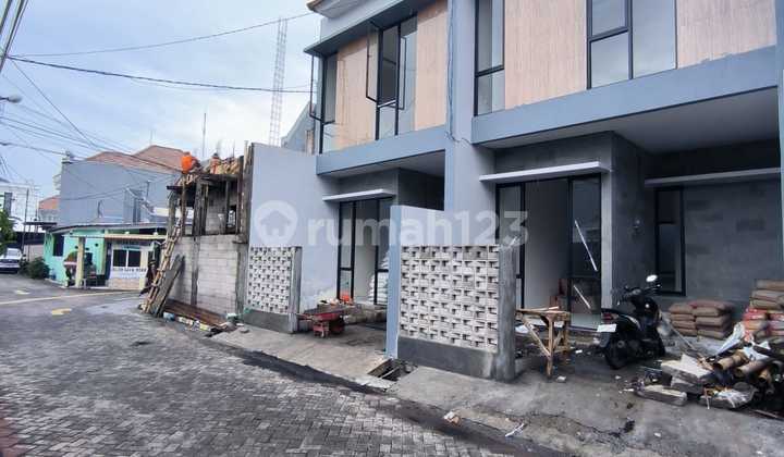 New Gress Ready-to-Live House Prime Strategic Price Darmo Surabaya. 2