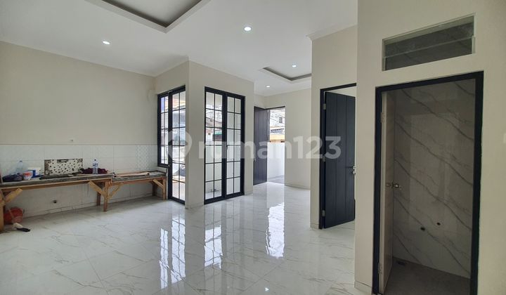 Cheap North East Hook House SHM Wiyung Busy Area Srabaya Brt 2