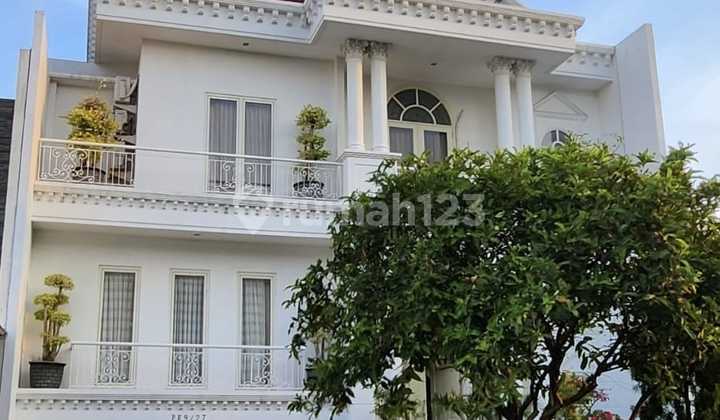 Cheapest Modern Split Level House Strategically Located in Premium Kwasn Surabaya