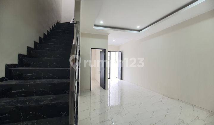 Rumah Murah Terjangkau Modern di Kawasan Ramai Wiyung Srabaya Brt 2