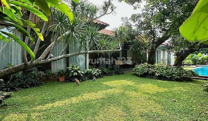 Rumah Kemang Dijual. Asri, Terawat. Private Pool, Backyard Luas 2