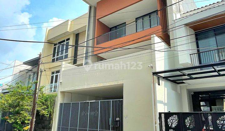 Rumah Dijual Pulomas. Komplek, Jalan Lebar. Bebas Banjir. Nego 1