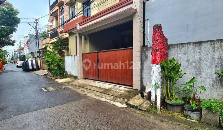 Jalan Utama, Ad Kost Aktif. Dekat Kokas. Rumah Dijual Menteng Atas 1