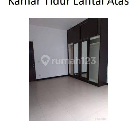 Dijual Rmah di Kebayoran Lama, Jakarta Selatan. 
Cocok untuk kantor atau rumah Tinggal
Strategis dan Bebas Banjir
 2