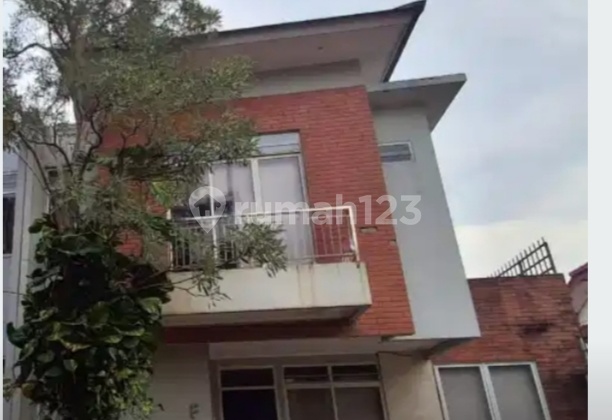 For Sale 2-Story House in Lebak Bulus, South Jakarta For Sale 2-Story House in Lebak Bulus, South Jakarta
