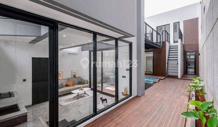 Rumah Industrial Modern Di Ciputat Dengan Kolam Renang Pribadi & Mrt Lebak Bulus 2