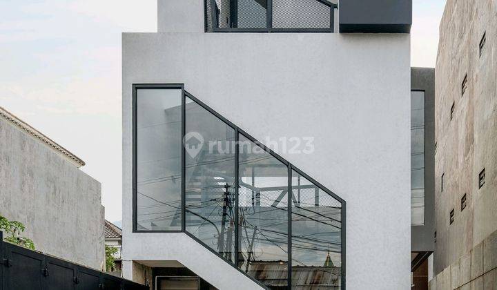 Rumah Industrial Modern Di Ciputat Dengan Kolam Renang Pribadi & Mrt Lebak Bulus 1