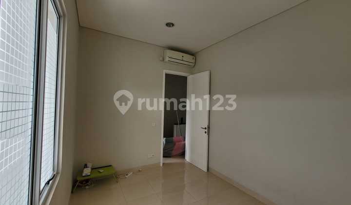 For Sale: Vanya Park House Ready to Occupy, Neat & Clean 2