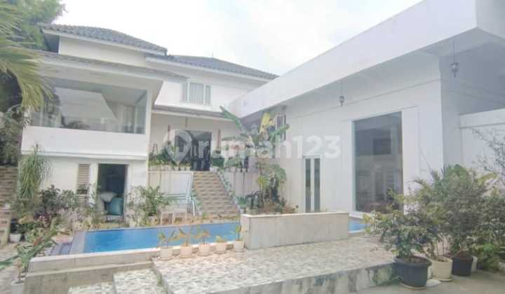 Rumah Modern Dengan Kolam Renang di Perumahan Ciputat Tangerang Selatan Rumah Modern Dengan Kolam Renang di Perumahan Ciputat Tangerang Selatan