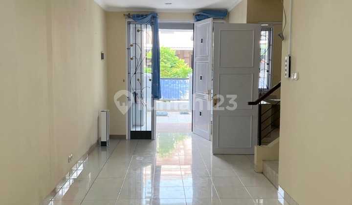 Rumah Dengan Akses Mudah dan Minimalis Bagus Siap Huni di The Royal Residence Jakarta Timur 1