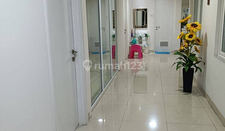 Dijual Rumah 3 Lantai di Golf Lake Residence, Jakarta Barat 2