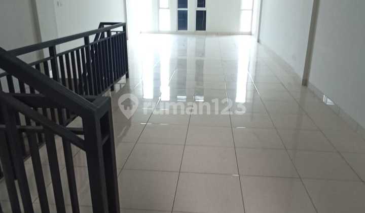 Ruko 3 Lantai Bagus dan Cantik di Burgundy Sumarecon Bekasi 2