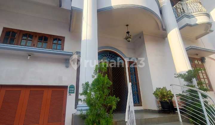 Dijual Rumah 2 Lantai Bagus Dekat Dengan Kulineran Taman Ratu Jakarta Barat