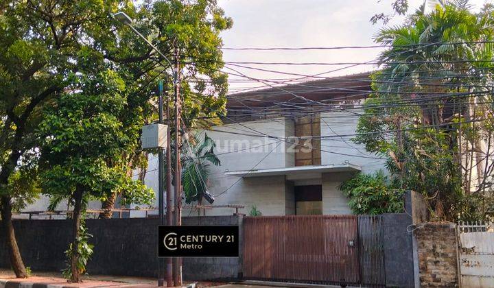 Rumah Megah Dan Strategis Pinggir Jalan di Menteng Jakarta Pusat 1