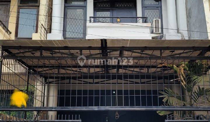 Rumah 3 Lantai Bagus di Jelambar Grogol Petamburan Jakarta Barat 1