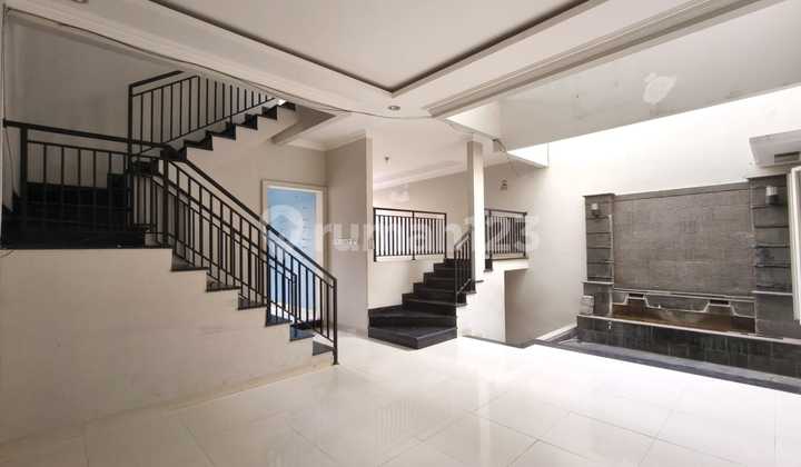 Luxury & Spacious House, in Tebet South Jakarta Luxury & Spacious House, in Tebet South Jakarta