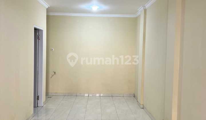 Rumah Dengan Akses Mudah dan Minimalis Bagus Siap Huni di The Royal Residence Jakarta Timur 2