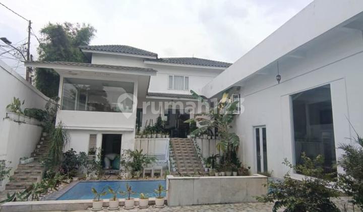 Nice House Strategically Located in East Ciputat, South Tangerang - With Swimming Pool