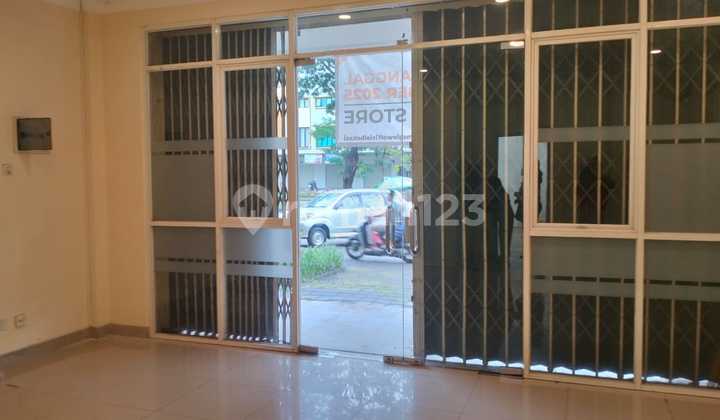 Ruko Strategis 2,5 Lantai Siap Pakai di Cluster Arana Harapan Indah Bekasi