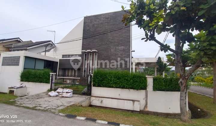 Rumah Posisi Hook Berlokasi Strategis di Kemang Pratama 5, Bekasi 2