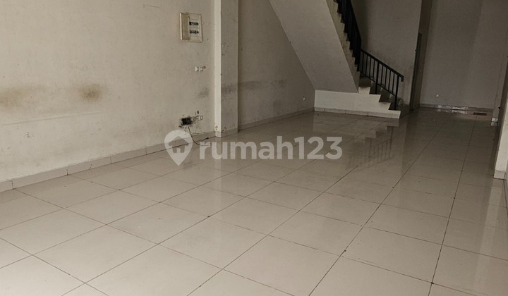 4-Storey Shophouse Suitable for Pharmacy in Cipondoh Tangerang 2