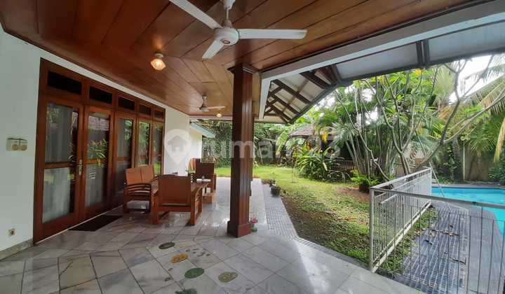 Luxurious House With Swimming Pool and Spacious Garden in Kemang, South Jakarta 2