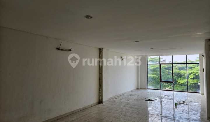 Investasi Menguntungkan! Ruko 3 Lantai di Avenue Jgc, Lokasi Premium & Ramai