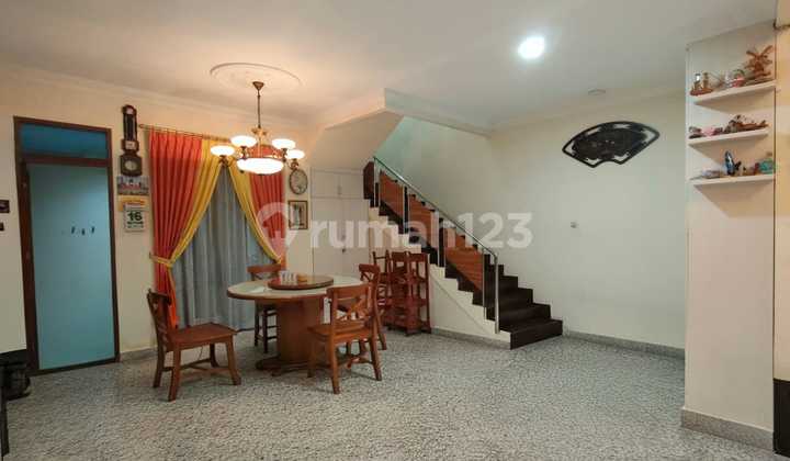 Rumah 3 Lantai Walet Permai Pik - LT 420M², Dekat Sis School