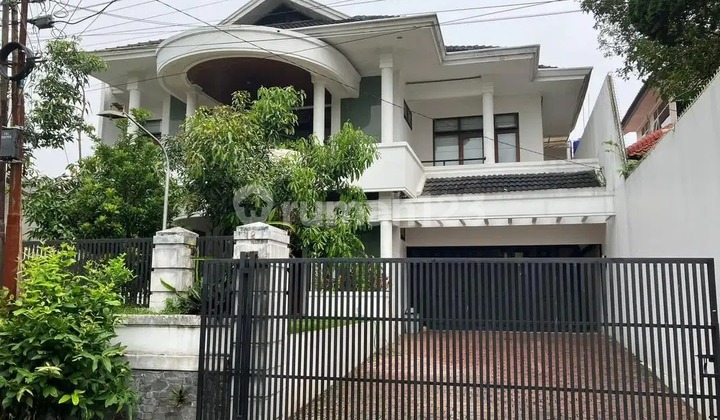 Rumah Mewah Komplek Cipaku Setiabudi Selangkah Upi Taman Luas Rumah Mewah Komplek Cipaku Setiabudi Selangkah Upi Taman Luas