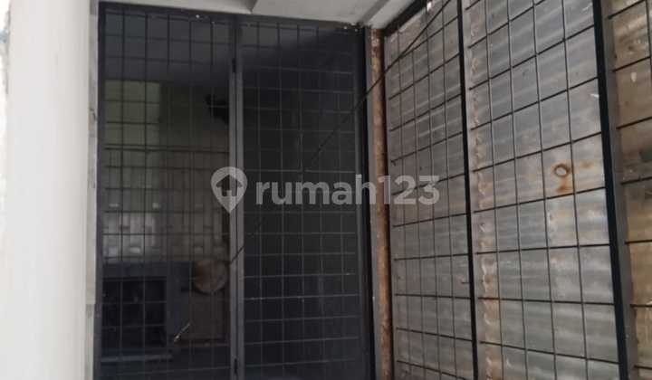 Main Road Sarijadi Bandung Shop House, 3 Floors, Busy Location, Suitable for Business 2