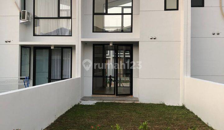 Dijual Rumah di Cluster Up Town 2 Lantai Baru selatan 1