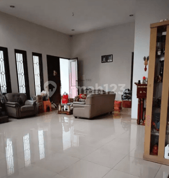 Rumah Hoek 2,5 Lantai di Grisenda Dijual 1