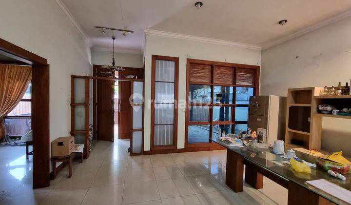 Rumah Furnished Konsep Klasik Dengan Taman Dan Kolam di Kawaluyaan Bandung 2