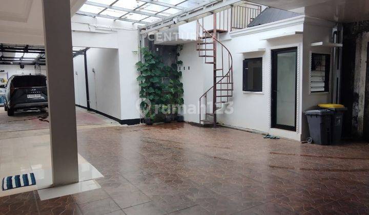 Dijual Rumah Luas Harga Terjangkau Di Mampang Prapatan IW13270 2