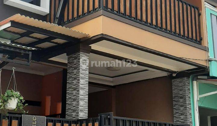 Di Sewa Rumah 2 Lantai 80 juta pertahun 1