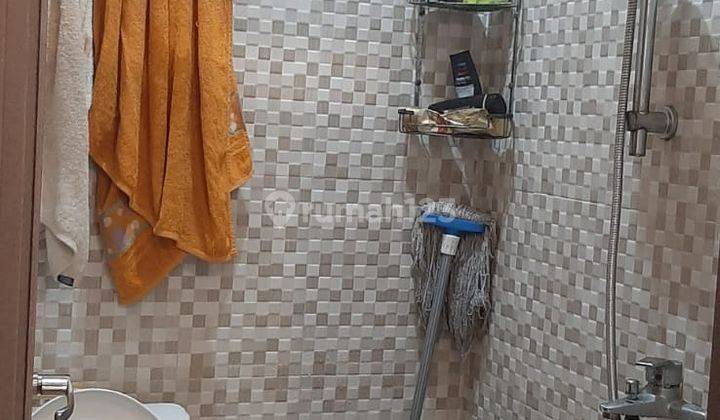 Di Sewa Rumah 2 Lantai 80 juta pertahun 13