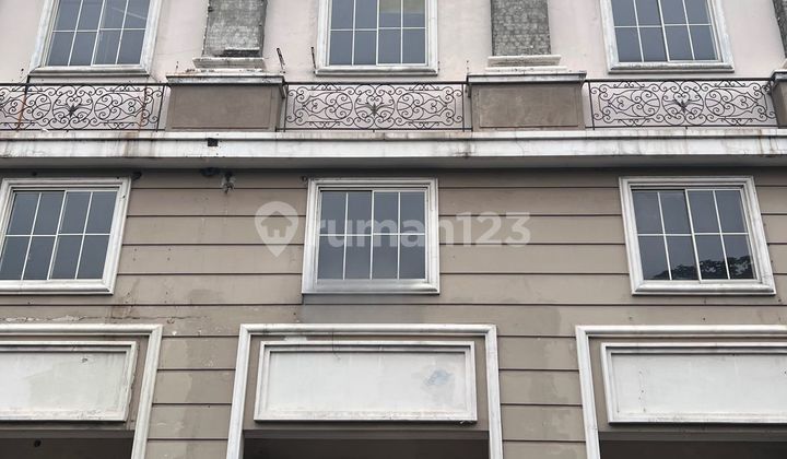 Green Lake City Shop House in Front of Grand Lucky for Sale at an Affordable Price, Ready to Occupate Green Lake City Shop House in Front of Grand Lucky for Sale at an Affordable Price, Ready to Occupate