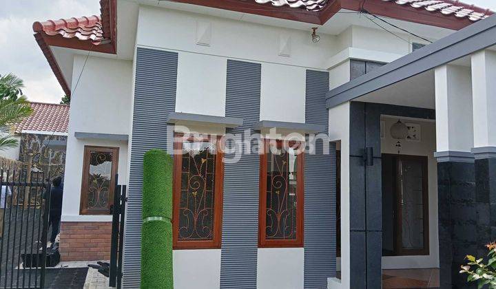 RUMAH CANTIK TERAWAT SANGAT NYAMAN HALAMAN LUAS DAERAH ELITE STRATEGIS 2