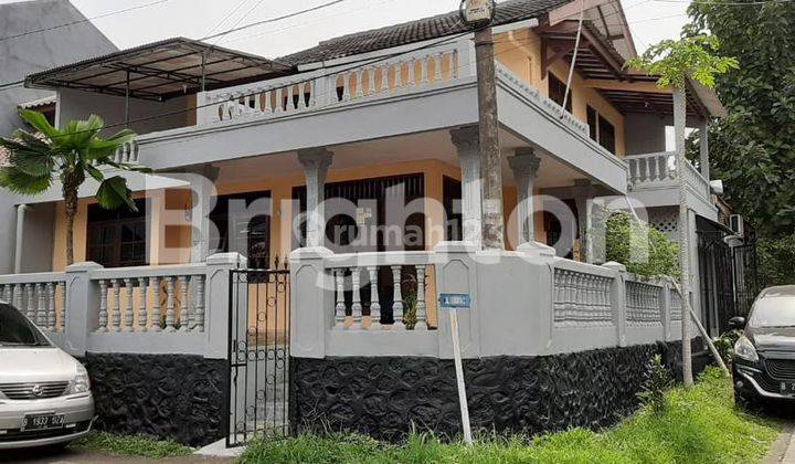 RUMAH 2 LANTAI DI LOKASI ELIT DAN POSISI HOEK, HARGA TERBAIK, BUTUH CEPAT 1