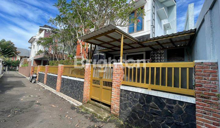 RUMAH MEWAH SEMI FURNISHED CANTIK SANGAT NYAMAN DI TENGAH KOTA SIAP HUNI 2