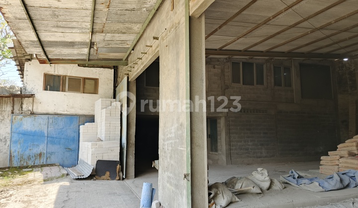 Warehouse Rental for Building Materials at a Strategic Location on a Main Road 2