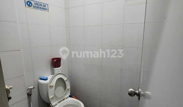 For Rent Nice Former Salon Shop in Pasar Senen Raya, Central Jakarta 2